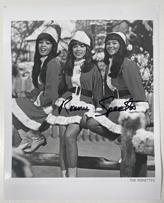 Lot 206 - RONNIE SPECTOR  - SIGNED 8X10".