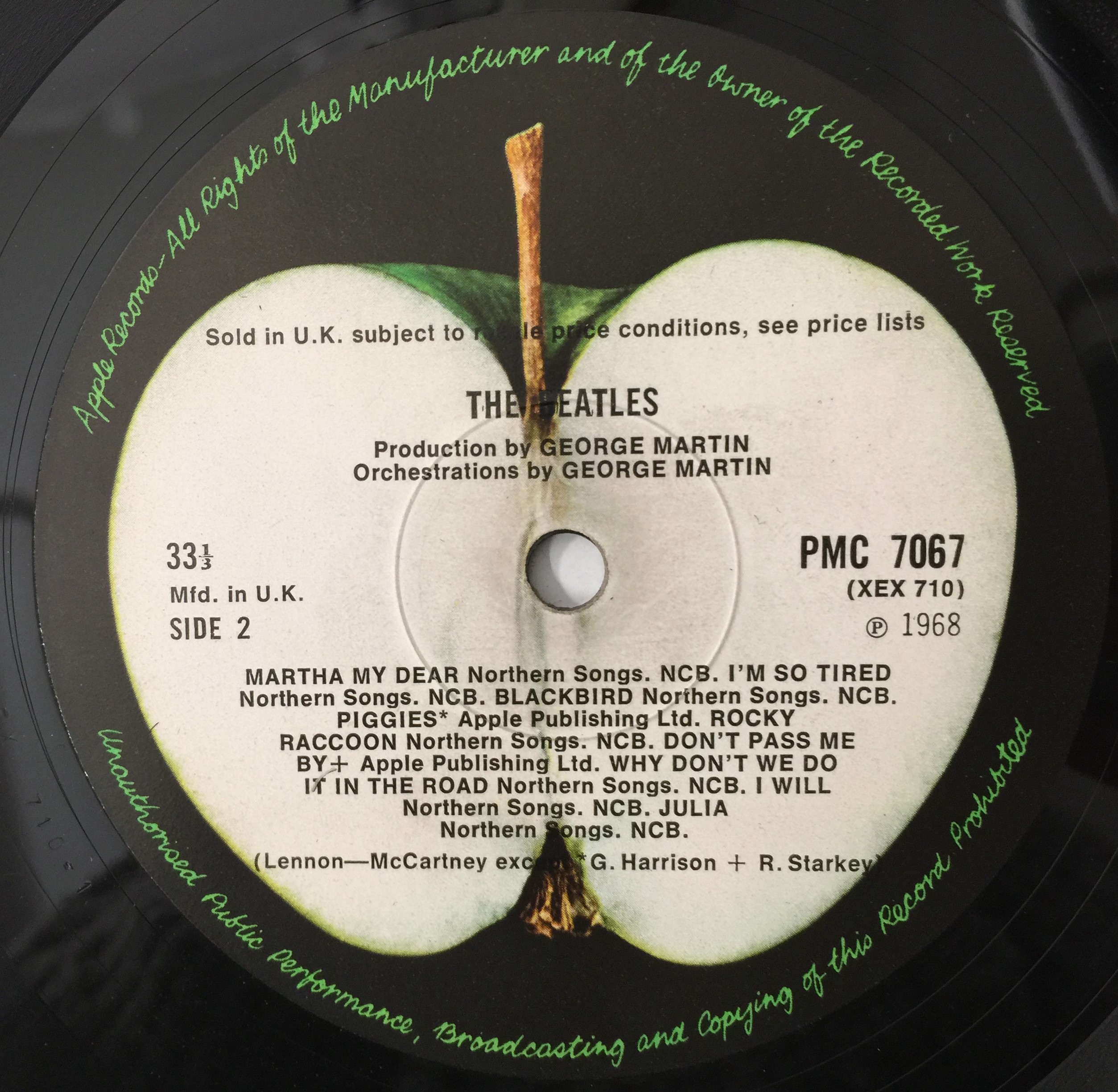 Lot 685 THE BEATLES THE WHITE ALBUM LP (PMC 7068