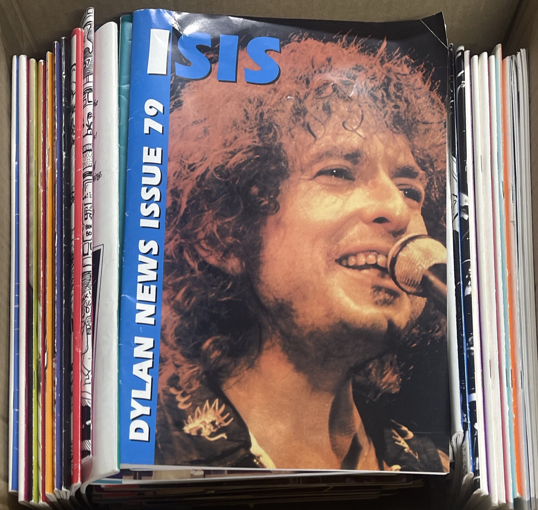 Lot 56 - BOB DYLAN - ISIS FAN CLUB MAGAZINE - 200+.