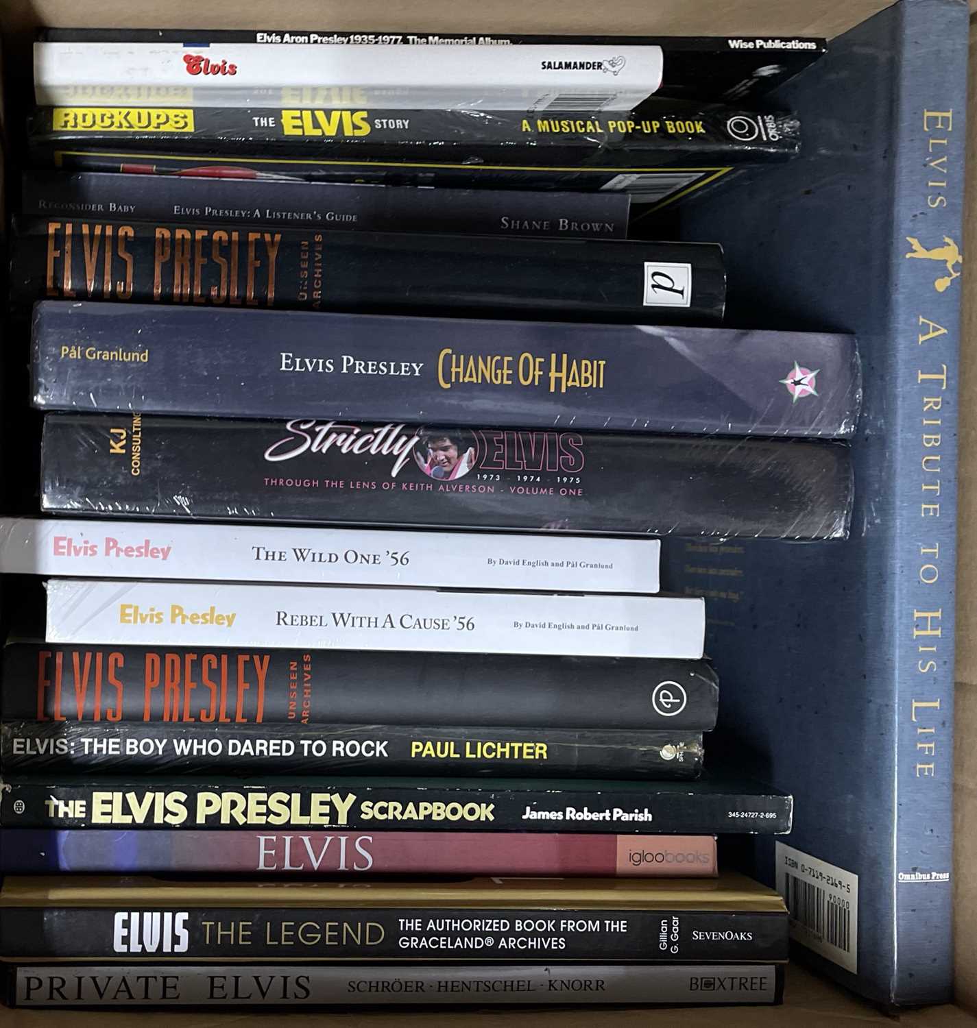 Lot 277 - ELVIS PRESLEY - COLLECTABLE BOOKS INC SOME SEALED.