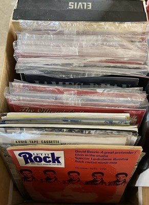 Lot 291 - ELVIS PRESLEY - BOOKS AND MAGAZINES INC LARGE NUMBER OF DEAGOSTINI PUBLISHED MAGS.