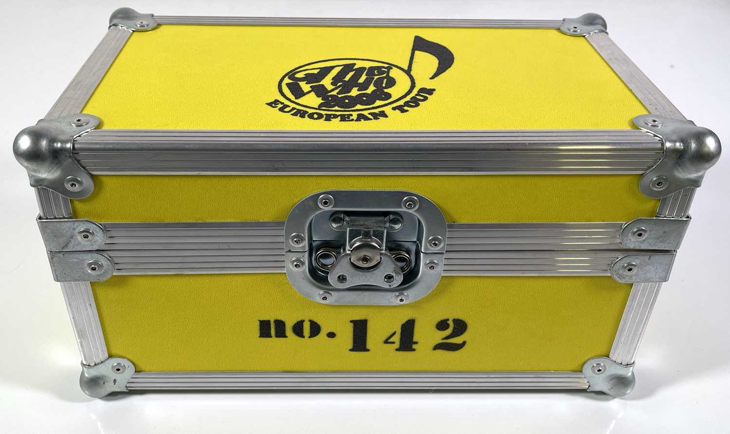 Lot 1061 - THE WHO - 2006 EUROPEAN TOUR LIMITED EDITION CD BOX SET (42x CD - SIGNED BY DALTREY/ TOWNSEND)