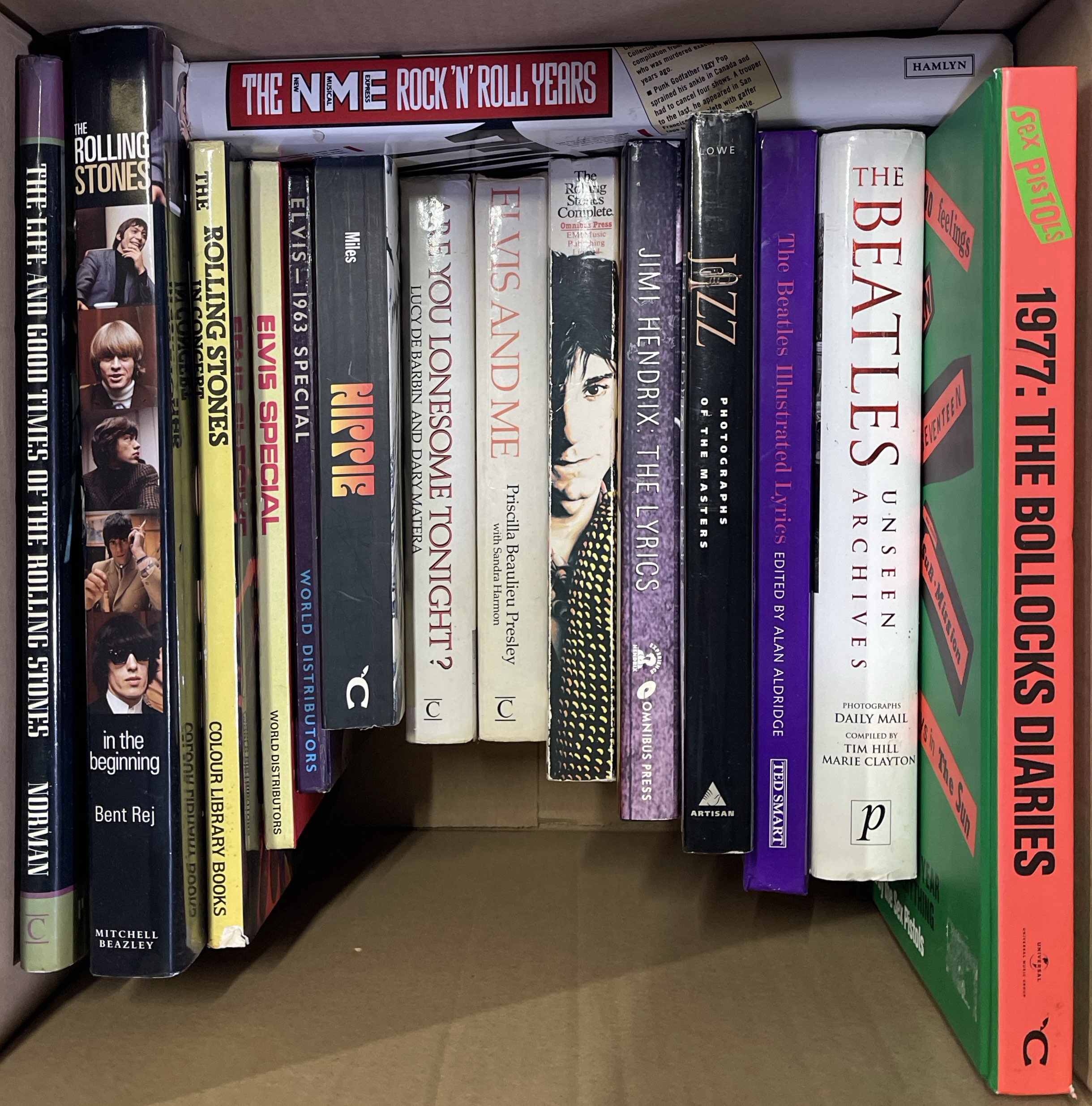 Lot 71 - BOOKS, MAGAZINES AND PROGRAMME COLLECTION INC