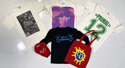 Lot 63 - T-SHIRTS AND HATS.