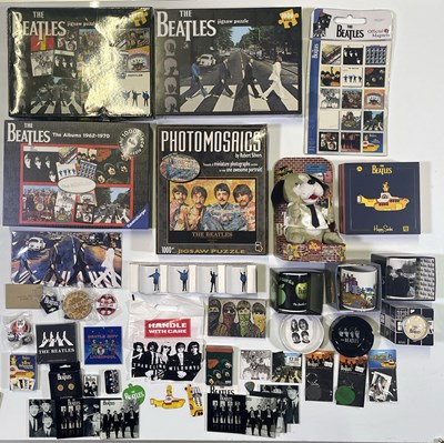 Lot 151 - THE BEATLES RELATED ITEMS.