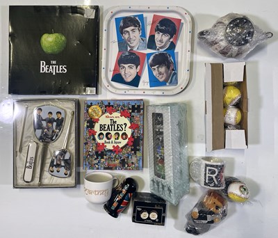 Lot 157 - THE BEATLES MEMORABILIA ITEMS.