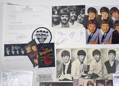 Lot 176 - THE BEATLES MEMORABILIA ITEMS.