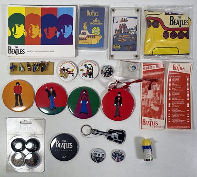 Lot 183 - THE BEATLES - MEMORABILIA COLLECTION INC YELLOW SUBMARINE 1960S BADGES..