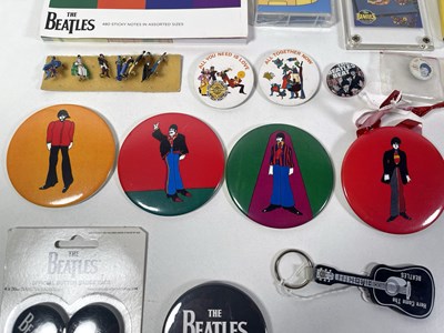 Lot 183 - THE BEATLES - MEMORABILIA COLLECTION INC YELLOW SUBMARINE 1960S BADGES..