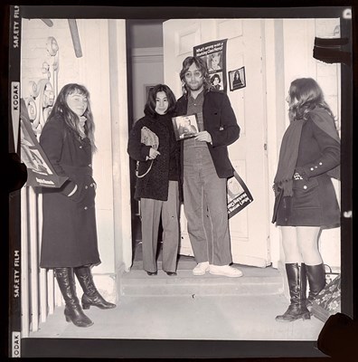 Lot 362 - THE MONTY FRESCO COLLECTION - JOHN LENNON / YOKO ONO 1971 - NEGATIVE WITH COPYRIGHT.