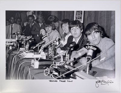 Lot 297 - THE BEATLES - JOHN ROWLANDS PHOTOGRAPHER SIGNED PRINT - TORONTO PRESS CONFERENCE, 1966.