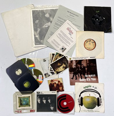 Lot 214 - THE BEATLES - PROMO ITEMS INC CDS.