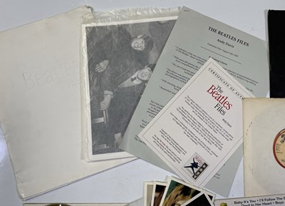 Lot 214 - THE BEATLES - PROMO ITEMS INC CDS.