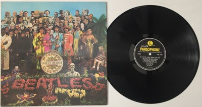 Lot 72 - THE BEATLES - SGT PEPPERS LONELY HEARTS CLUB BAND LP (PMC 7027 - STOCK MONO ORIGINAL - FOURTH PROOF)