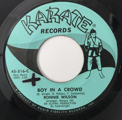 Lot 13 - RONNIE WILSON - I'M WALKING BEHIND YOU/ BOY IN A CROWD 7" (US ORIGINAL - KARATE RECORDS - 45-516)