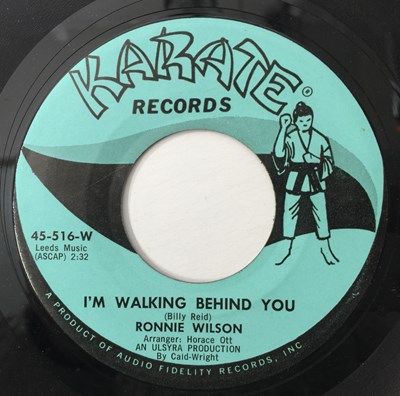 Lot 13 - RONNIE WILSON - I'M WALKING BEHIND YOU/ BOY IN A CROWD 7" (US ORIGINAL - KARATE RECORDS - 45-516)