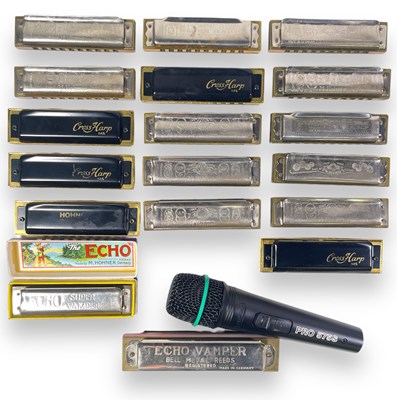 Lot 34 - COLLECTION OF HARMONICAS INC HOHNER SUPER VAMPER.