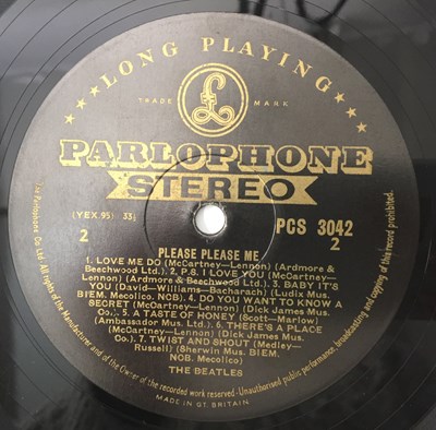 Lot 84 - THE BEATLES - PLEASE PLEASE ME LP (ORIGINAL UK STEREO 'BLACK AND GOLD' PCS 3042)