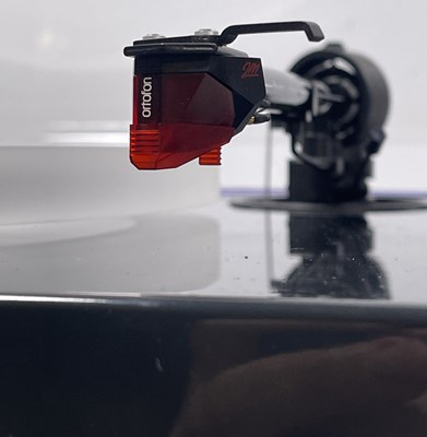 Lot 24 - PRO-JECT 1-XPRESSION III CARBON TURNTABLE