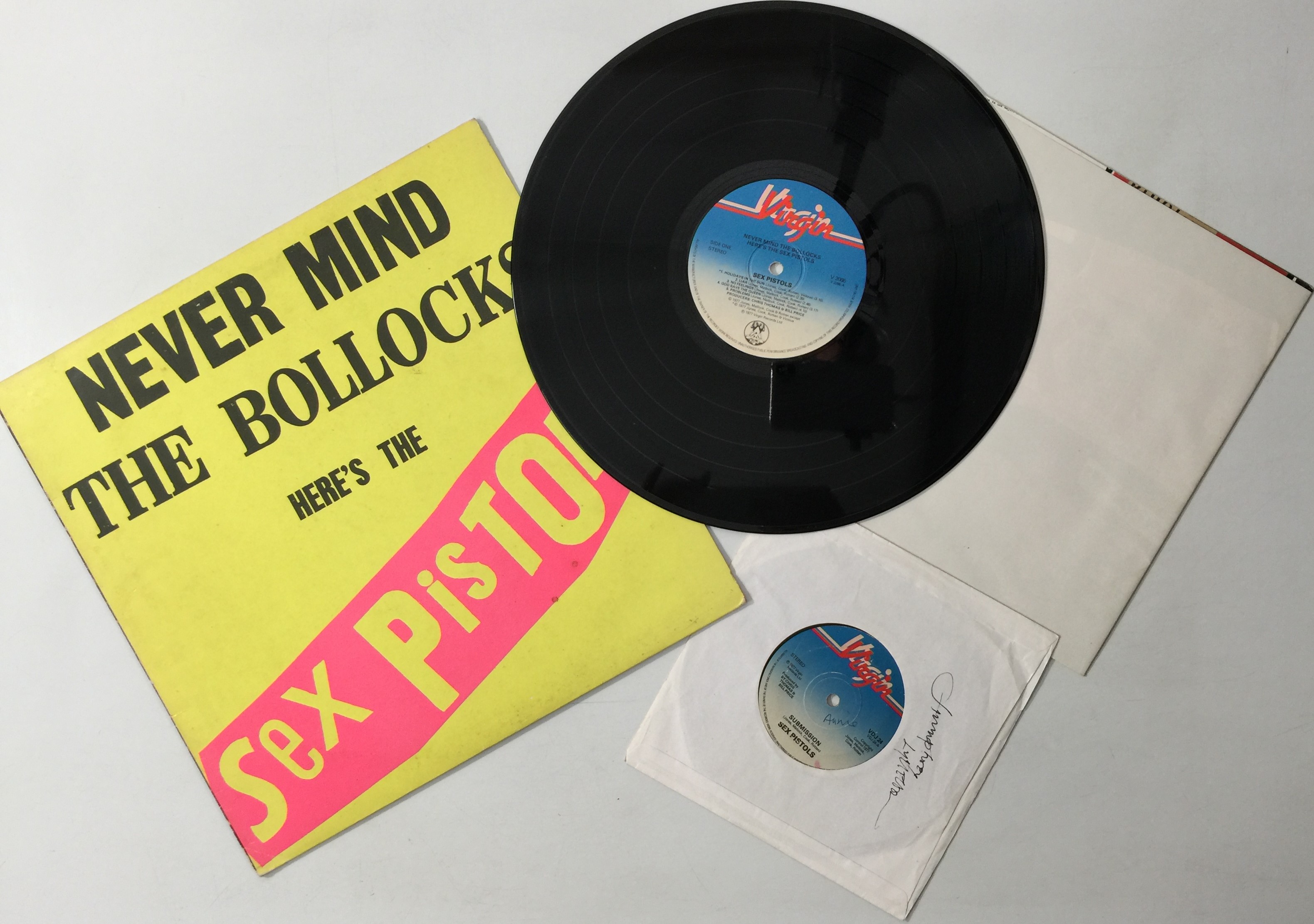 Lot 17 - SEX PISTOLS - NEVER MIND THE BOLLOCKS LP