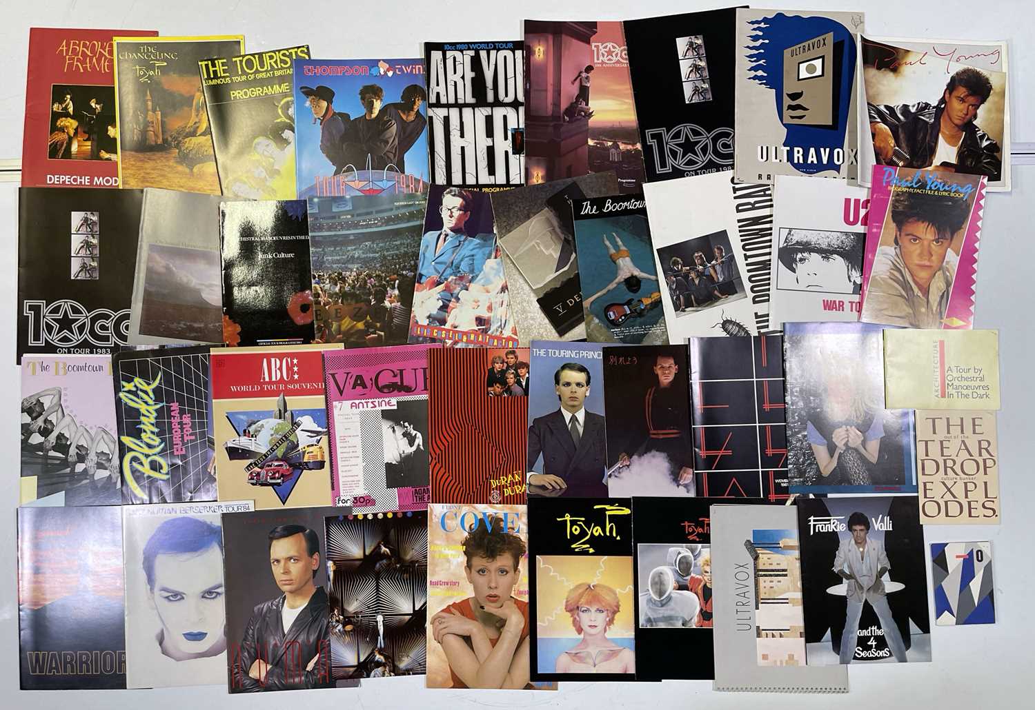 Lot 110 - 1980S POP / ALT CONCERT PROGRAMMES AND