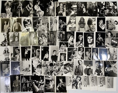 Lot 429 - DAVID BOWIE - LARGE PRESS PHOTO COLLECTION.