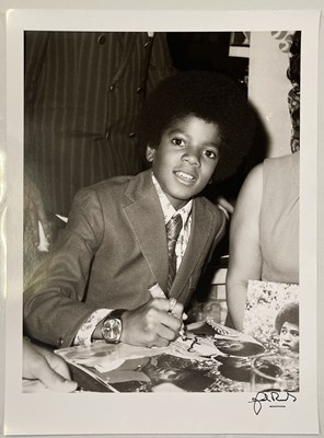 Lot 173 - MICHAEL JACKSON - PHOTOGRAPHER SIGNED PRINT.