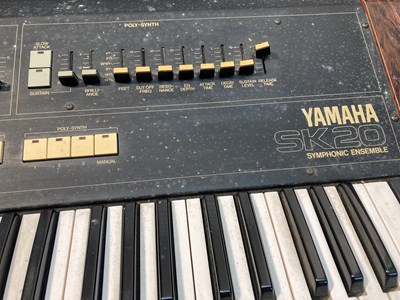 Lot 2 - Yamaha SK20 Synthesizer - 2