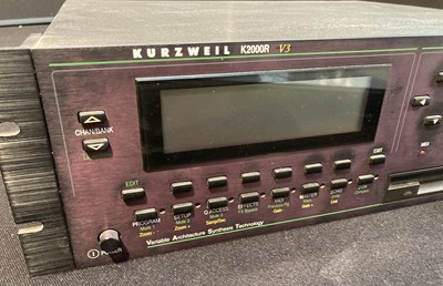 Lot 10 - Studio Equipment - Kurzweil K2000R V3 Synthesizer - 10