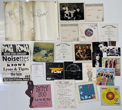 Lot 2270323 - AUTOGRAPH COLLECTION INC MILES KANE / VINI REILLY / ZUTONS.