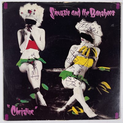 Lot 567 - SIOUXSIE AND THE BANSHEES - SIGNED 7" SINGLE.