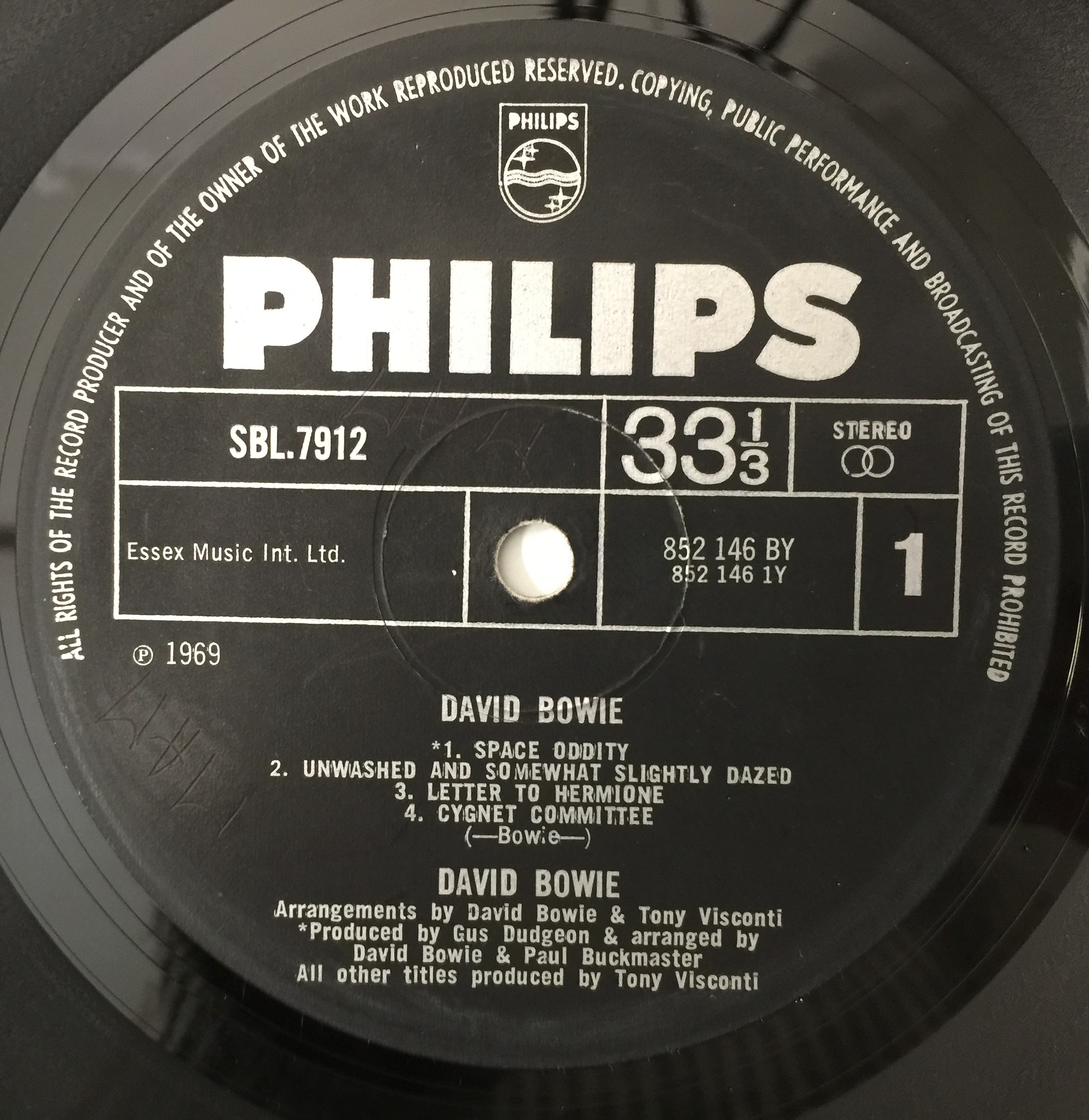 Lot 97 - DAVID BOWIE - DAVID BOWIE (PHILIPS) LP