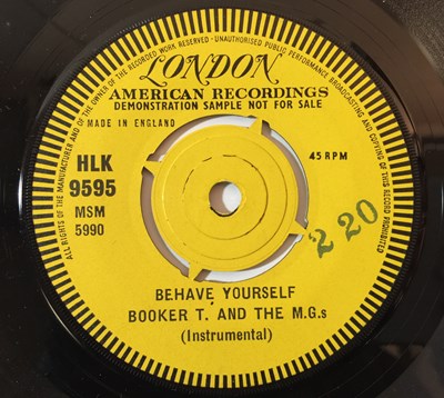 Lot 156 - BOOKER T AND THE MG'S - GREEN ONIONS 7'' (ORIGINAL UK LONDON DEMO RELEASE - HLK 9595)