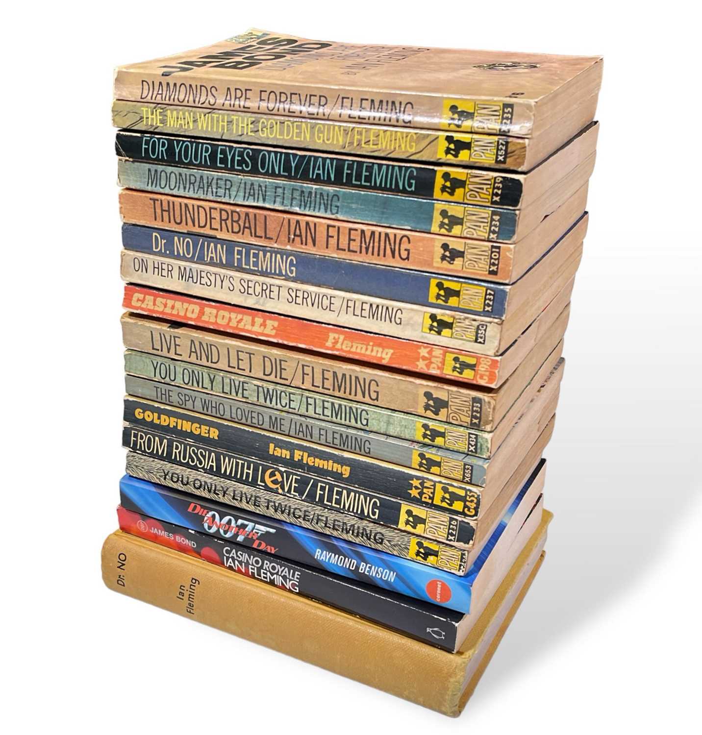 Lot 168 - JAMES BOND - PAN PAPERBACK COLLECTION.