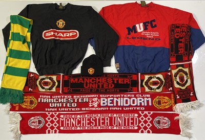 Lot 324 - MANCHESTER UNITED - C 1990S CLOTHING /. SCARVES ETC.