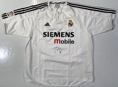 Lot 332 - REAL MADRID - SHIRT SIGNED BY LUIS FIGO.