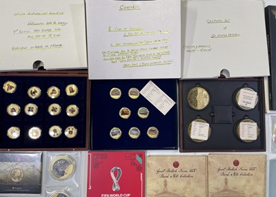 Lot 65 - COINS / CROWN / MEDALS SETS.