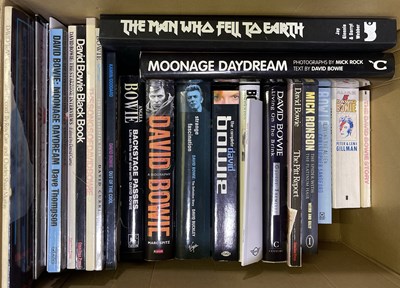 Lot 440 - DAVID BOWIE BOOKS INC COLLECTABLE 'MAN WHO FELL TO EARTH'.