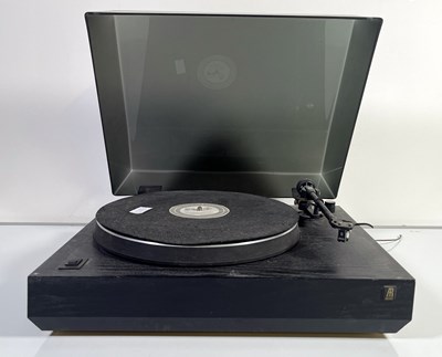 Lot 22 - ACOUSTIC RESEARCH EB 101 TURNTABLE.