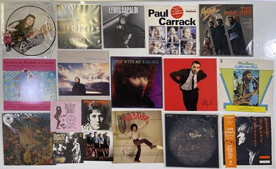 Lot 343 - SIGNED ITEMS - CDS/LPS/7" COLLECTION.