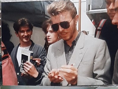 Lot 318 - DAVID BOWIE - SIGNED COPY OF ALADDIN SANE.