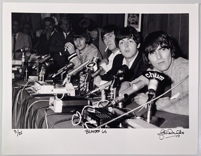 Lot 424 - THE BEATLES - JOHN ROWLANDS PHOTOGRAPHER SIGNED PRINT - TORONTO PRESS CONFERENCE, 1966.