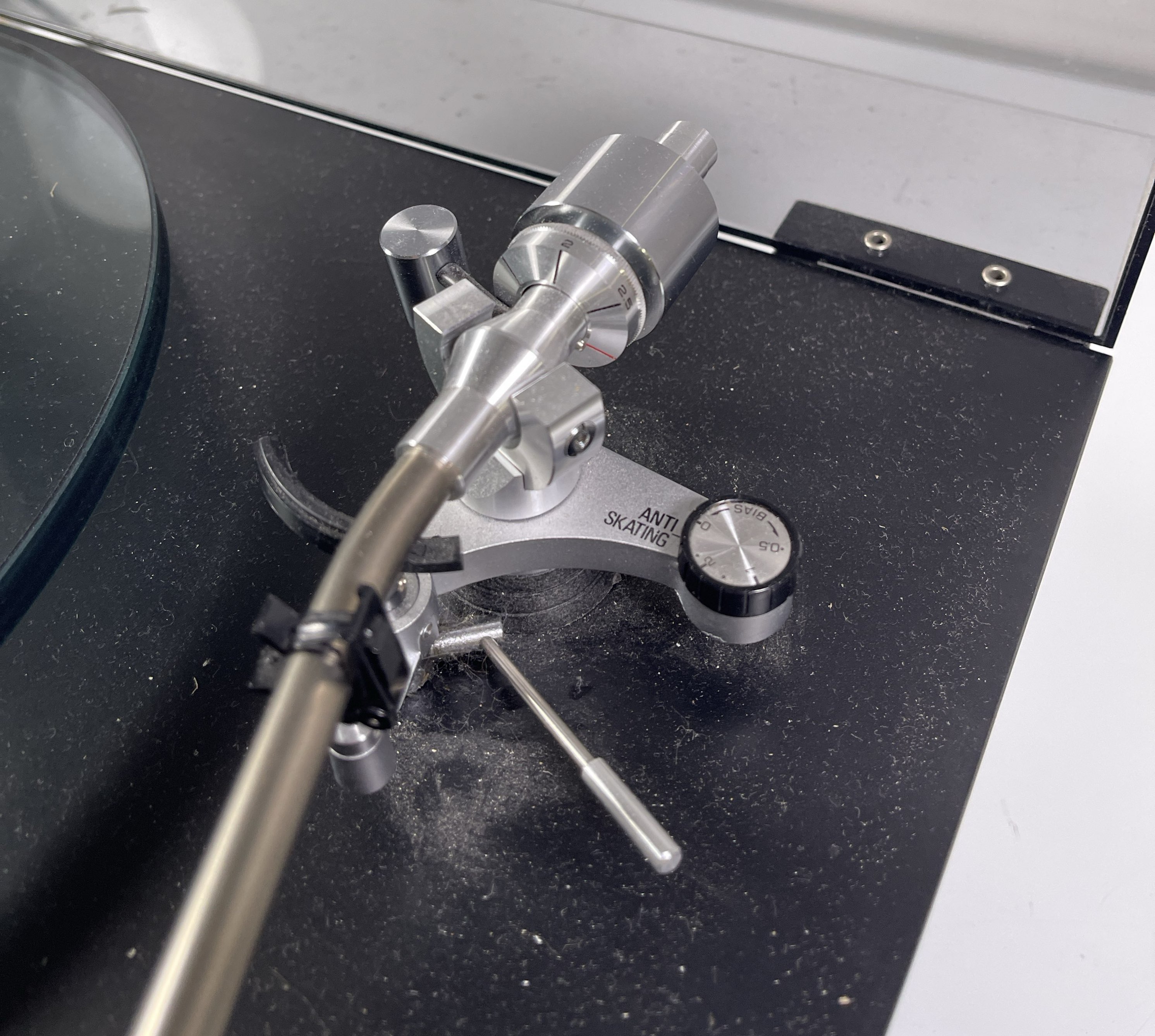 Lot 33 - REGA PLANAR TURNTABLE AND