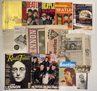 Lot 433 - THE BEATLES - MEMORABILIA INC FAN CLUB EPHEMERA / PROGRAMME.