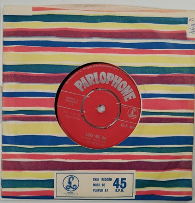 Lot 144 - THE BEATLES - LOVE ME DO 7" (ORIGINAL UK COPY - PARLOPHONR 45-R 4949)