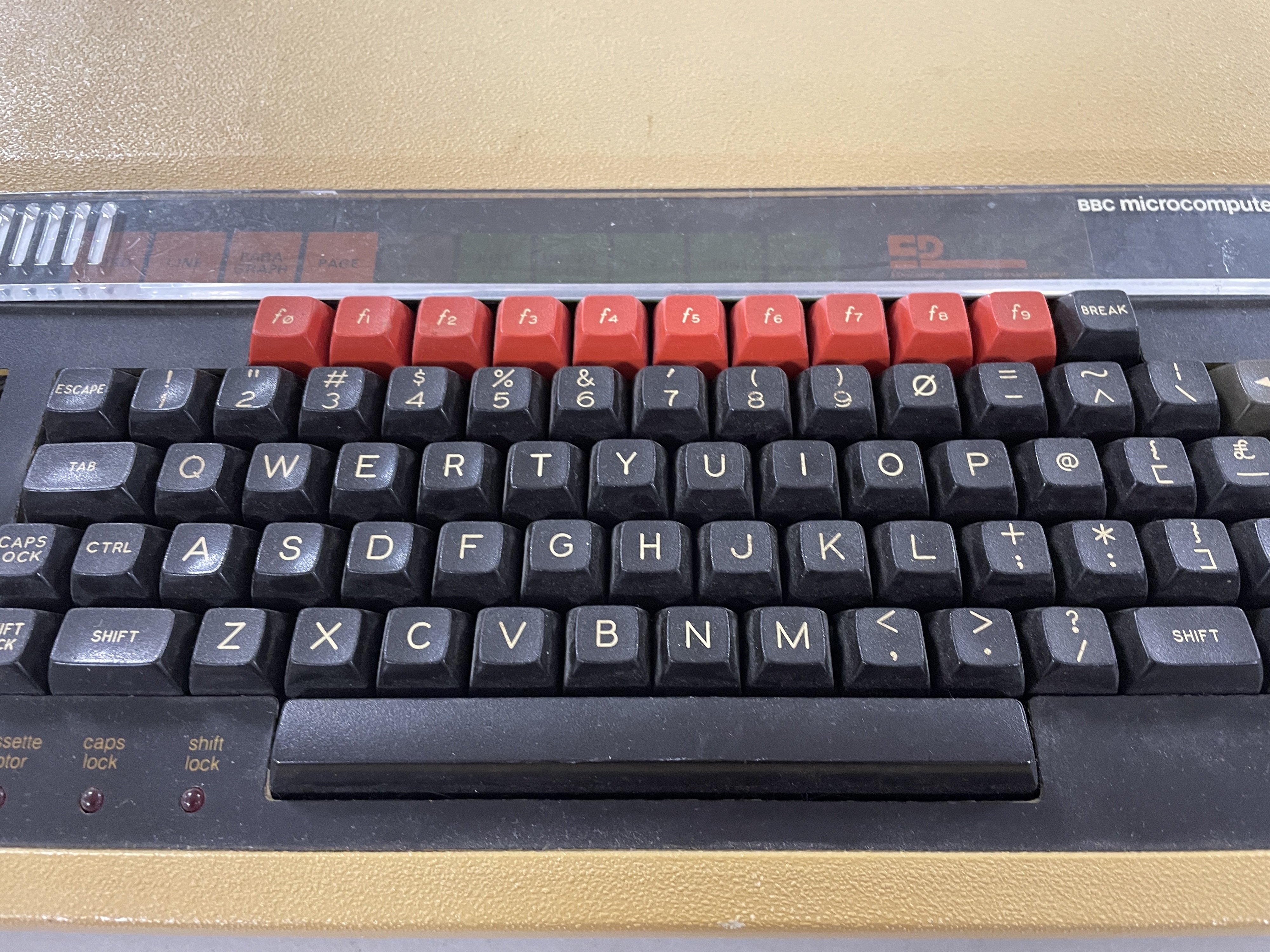 Lot 107 - BBC MICROCOMPUTER AND PLATE.