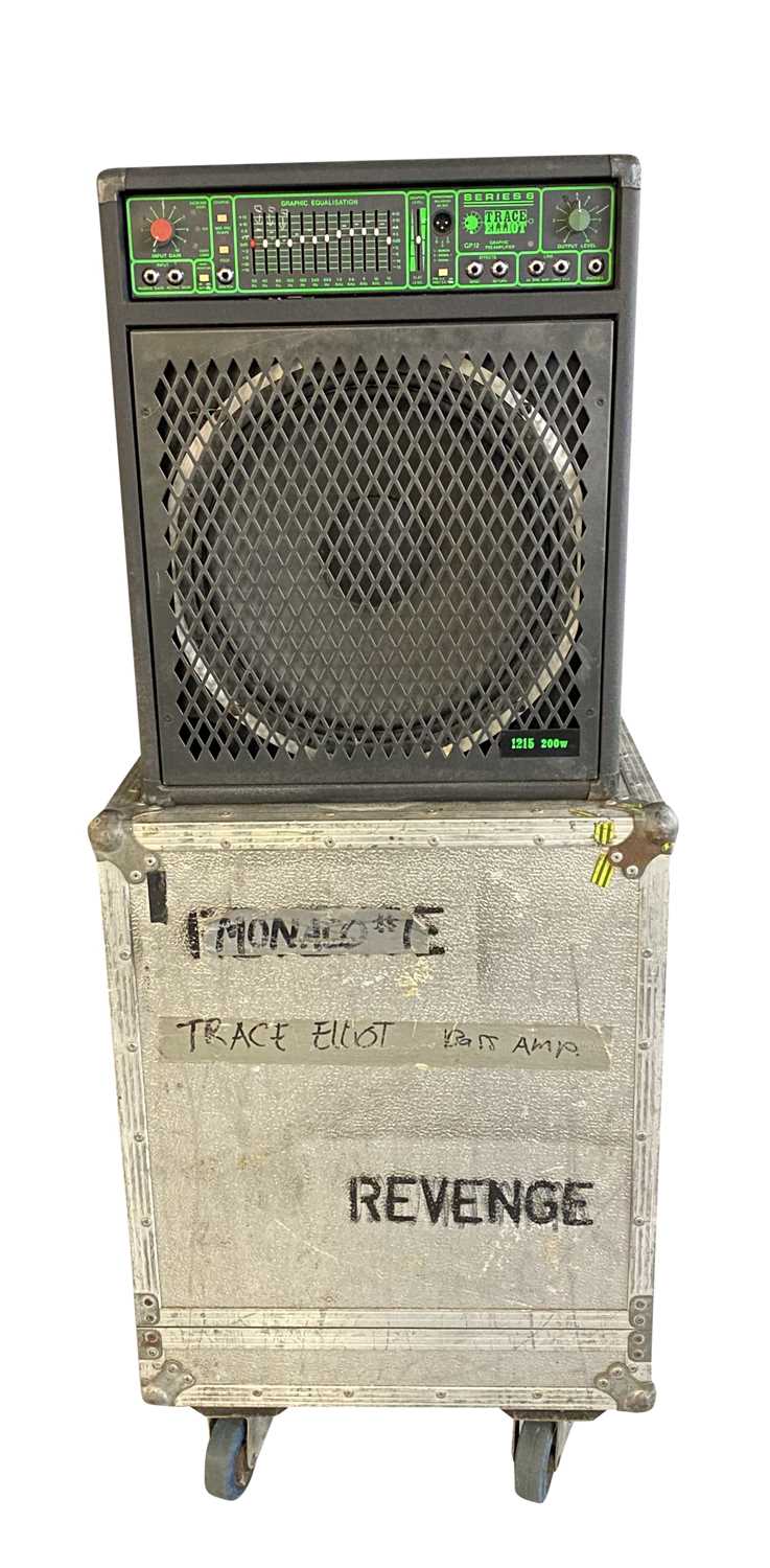 Lot 202 - TRACE ELLIOT SERIES 6 GP12 COMBO AMPLIFIER 1215 & FLIGHT CASE