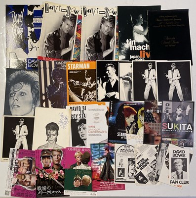 Lot 464 - DAVID BOWIE - FAN CLUB ITEMS / COLLECTABLE PROGRAMMES AND MORE.