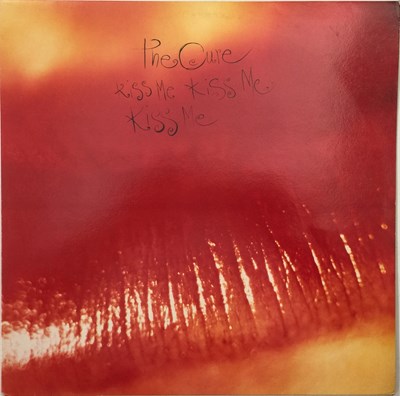 Lot 136 - THE CURE - KISS ME KISS ME KISS ME (COMPLETE ORIGINAL COPY - FIXH 13)