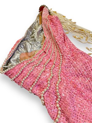 Lot 595 - DAME SHIRLEY BASSEY - OWNED AND WORN STAGE ENSEMBLE.